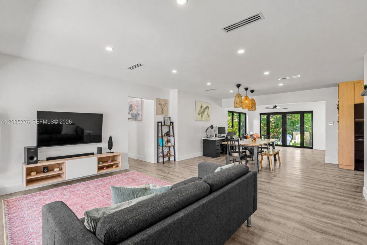 1126 E Hawthorne Cir, Hollywood, FL 33021 Photo