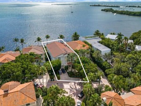 3530 Bayshore Villas Dr , Miami, FL 33133