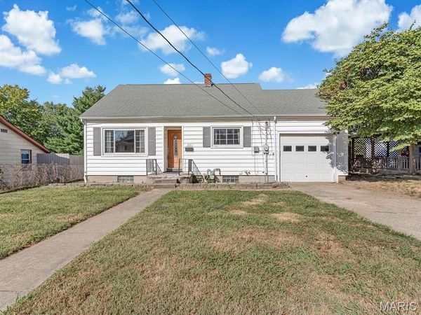 309 N Moore Street, Waterloo, IL 62298