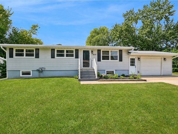 1512 Rainbow Drive , Belle Plaine, IA 52208