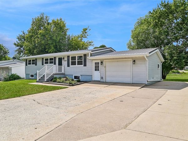1512 Rainbow Drive, Belle Plaine, IA 52208