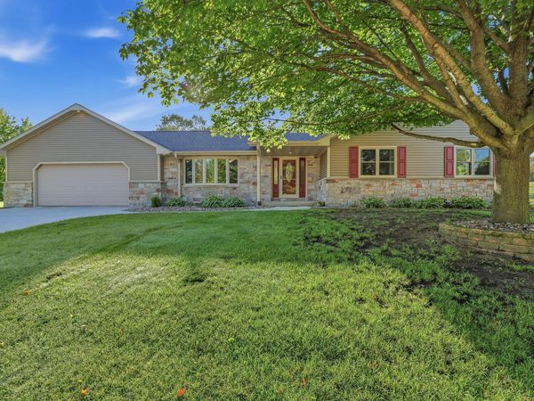 713 Audubon Rd, Howards Grove, WI 53083