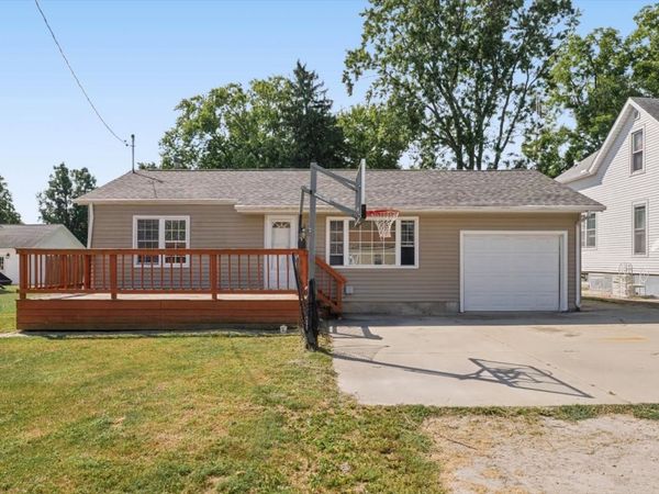605 E Daggy Street , Tuscola, IL 61953