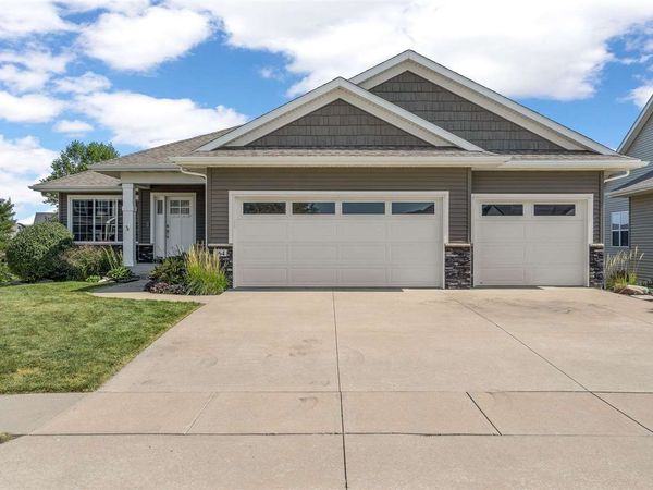 164 Colchester Dr, Iowa City, IA 52245
