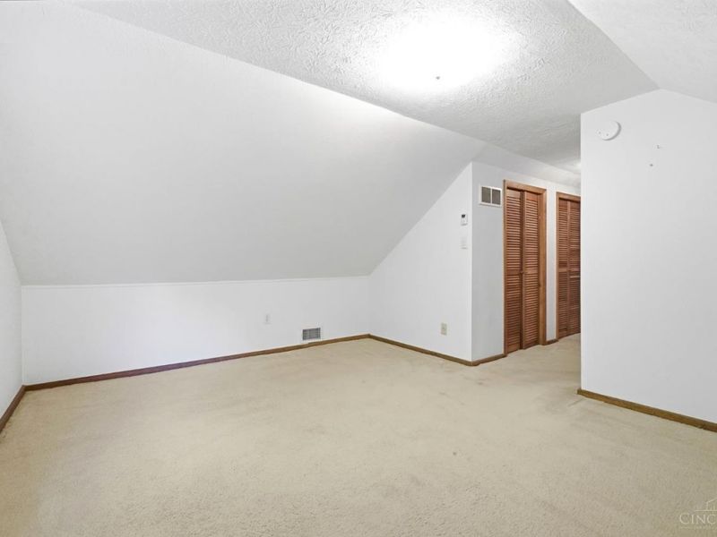 5723 Kinoll Avenue, Cincinnati, OH 45213 Photo 18