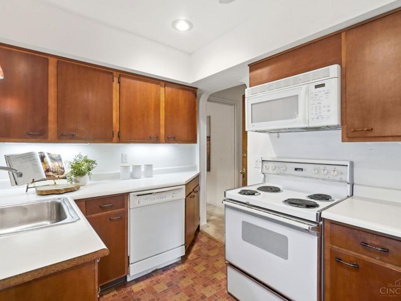 5723 Kinoll Avenue, Cincinnati, OH 45213 Photo 8
