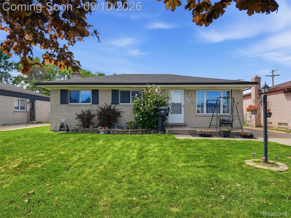27589 Larry Street, Roseville, Mi 48066