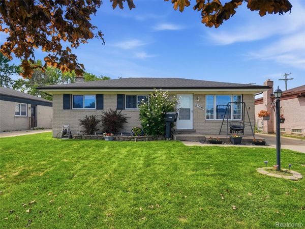 27589 Larry Street, Roseville, Mi 48066