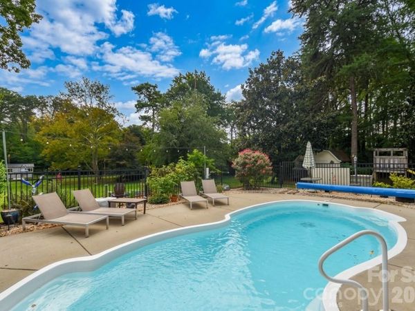 127 Fairway Drive, Mooresville, NC 28117