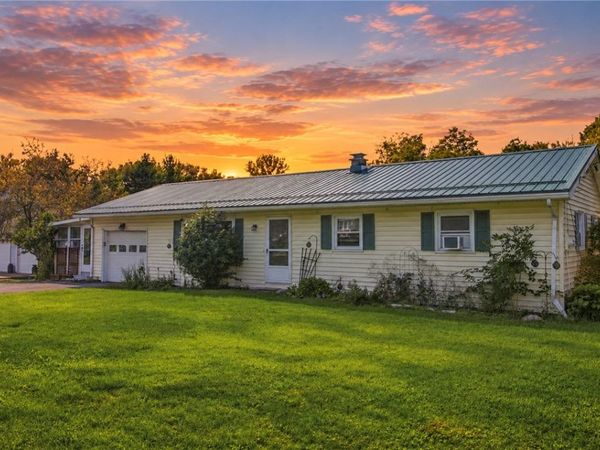 9378 Clipnock Road , Stafford, NY 14143