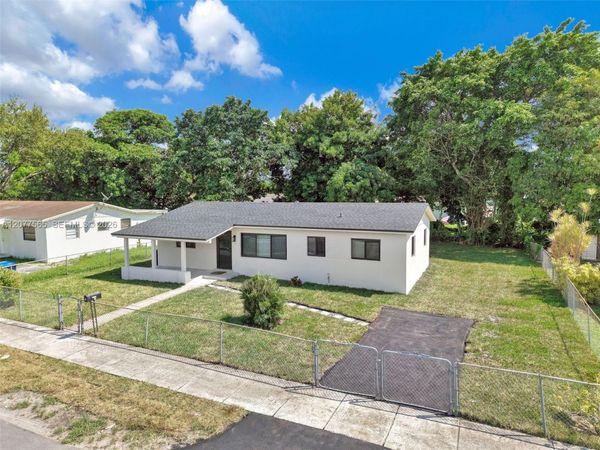2470 NW 179th St , Miami Gardens, FL 33056