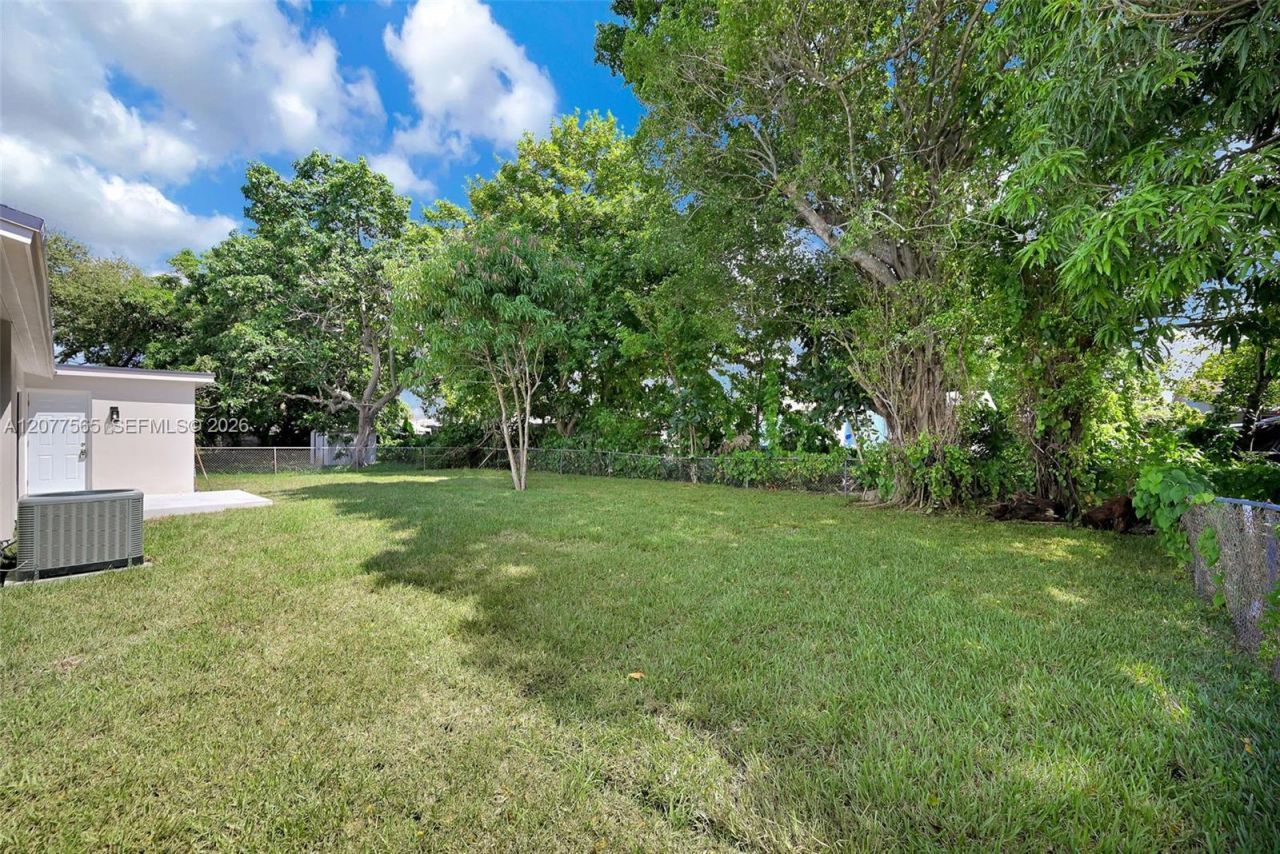 2470 NW 179th St, Miami Gardens, FL 33056 Photo