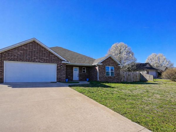 804 E 7th Street , Grove, OK 74344