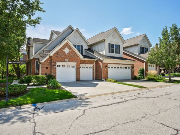 3 Winged Foot Drive , Hawthorn Woods, IL 60047