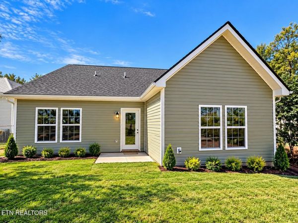 1222 NW Mercer St, Knoxville, TN 37921