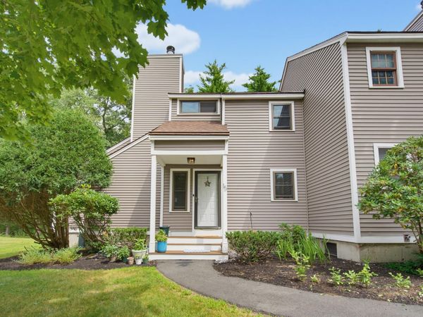 15 Kirriemuir Road, Unit 15, Stratham, NH 03885
