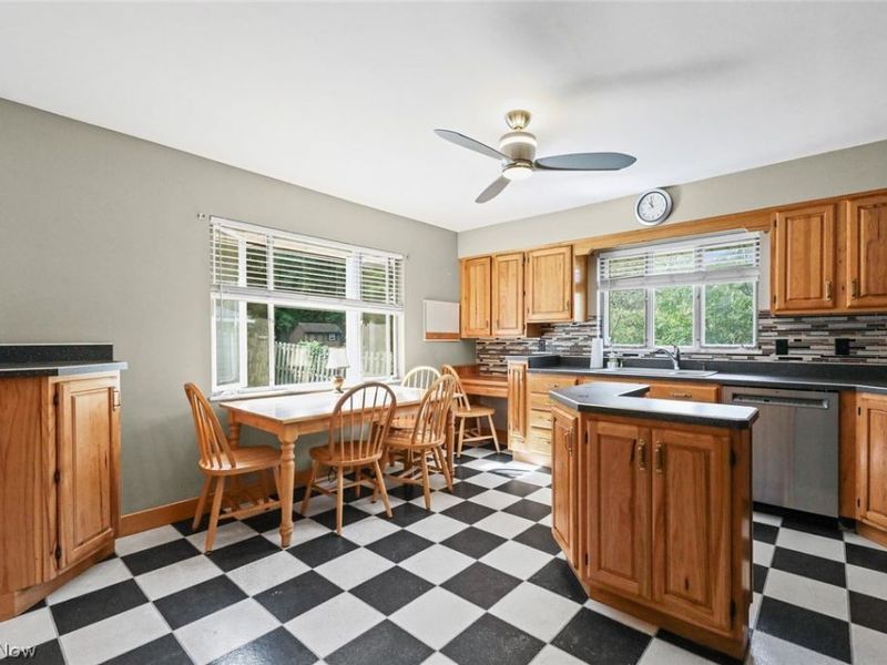 4695 W Ridgewood Drive, Parma, OH 44134 Photo 14