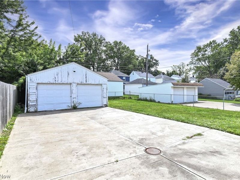 5891 Pearl Road, Parma Heights, OH 44130 Photo 4