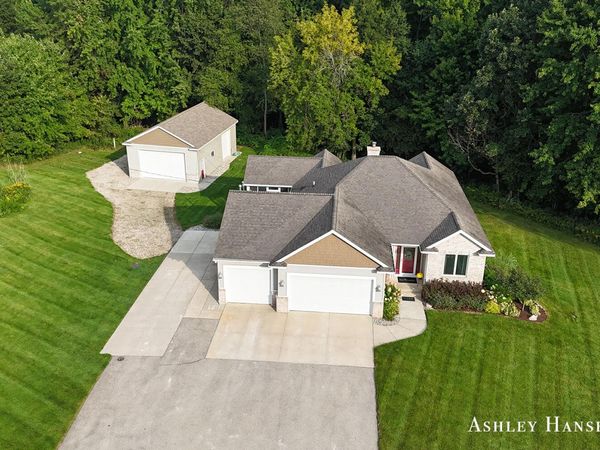 8289 Tiffany Avenue NE, Rockford, MI 49341