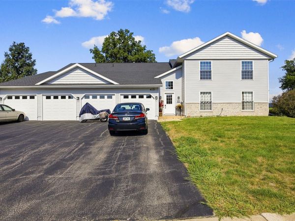 4131 Lexington Drive NE, Unit B, Cedar Rapids, IA 52402
