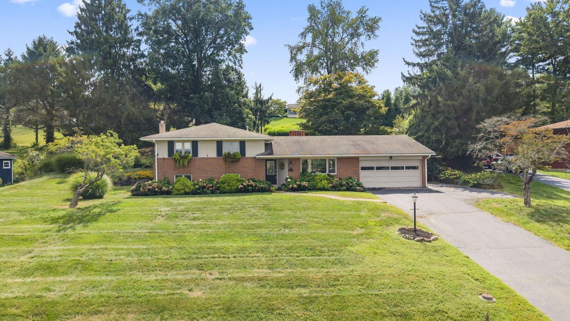1006 Edgewood Drive , Chillicothe, OH 45601 Main Photo