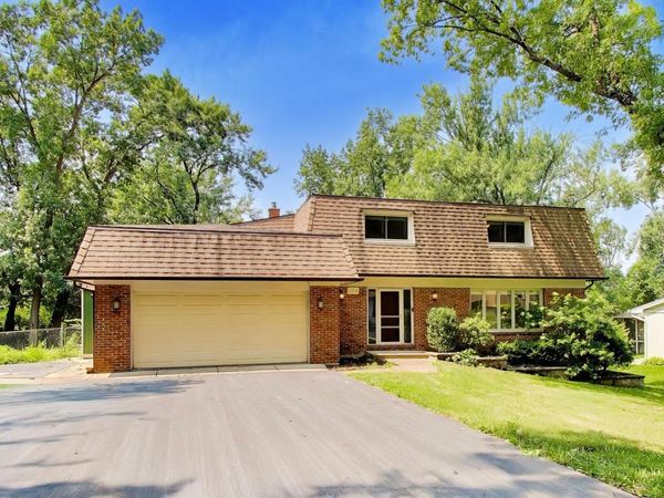 10S324 Hampshire Lane , Willowbrook, IL 60527