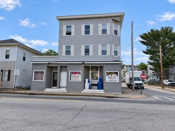 4 Greenwood St, Unit 3-Room, Worcester, MA 01607