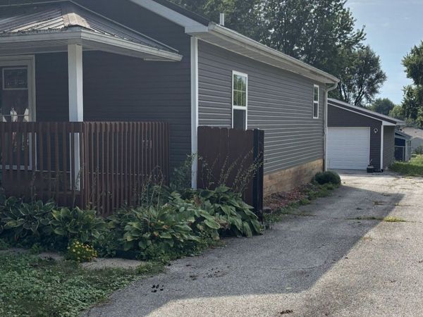 2406 E 40th Street, Des Moines, IA 50317