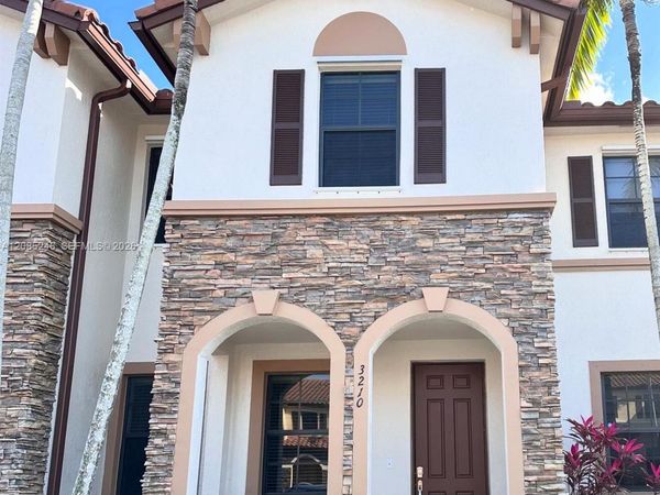 3210 SE 6th St , Homestead, FL 33033