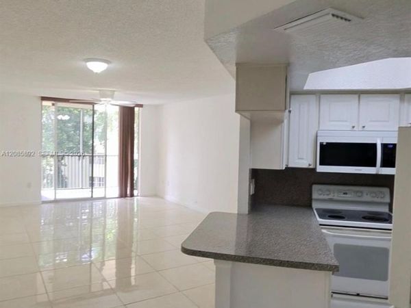 8245 Lake Dr , Unit 404, Doral, FL 33166
