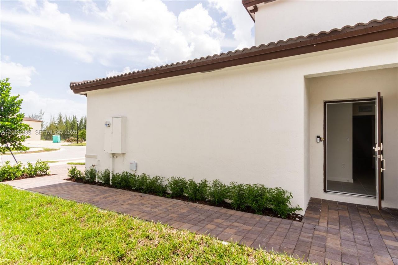 2996 SE 25th Ter, Homestead, FL 33035 Photo