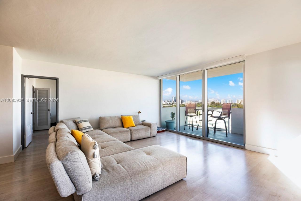 1200 West Ave, Unit 907, Miami Beach, FL 33139 Photo