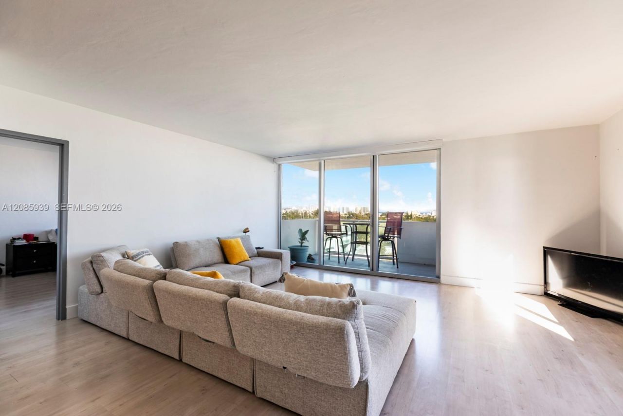 1200 West Ave, Unit 907, Miami Beach, FL 33139 Photo