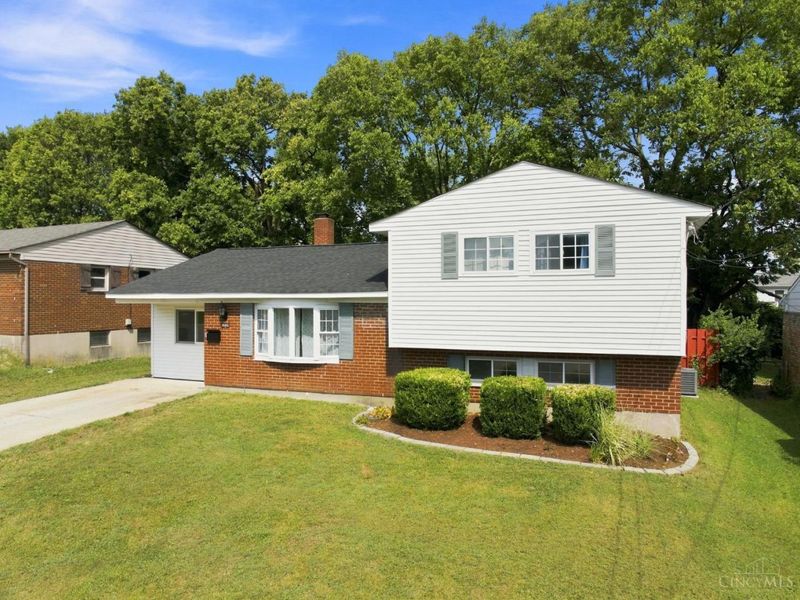 2536 Bracebridge Drive, Cincinnati, OH 45231 Photo 2