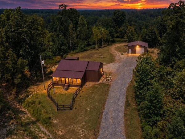 1765 Chapel Town Road, Courtland, MS 38620