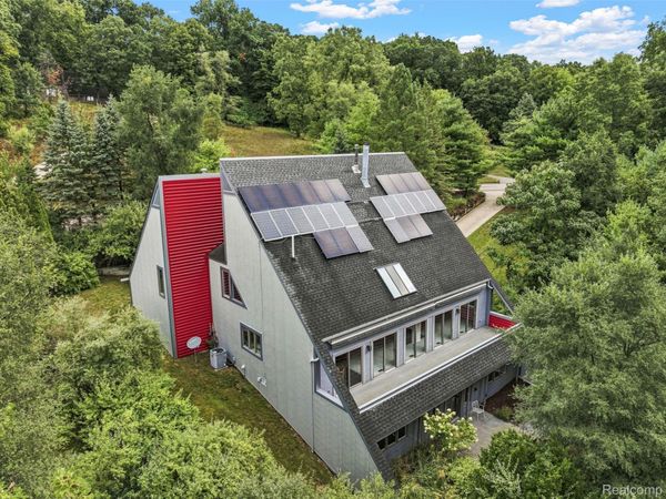 5600 Navajo Trail, Hamburg Township, Mi 48169