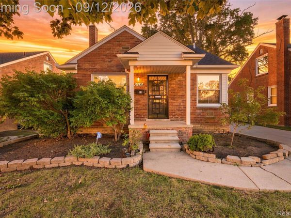 21635 Bournemouth Street, Harper Woods, Mi 48225