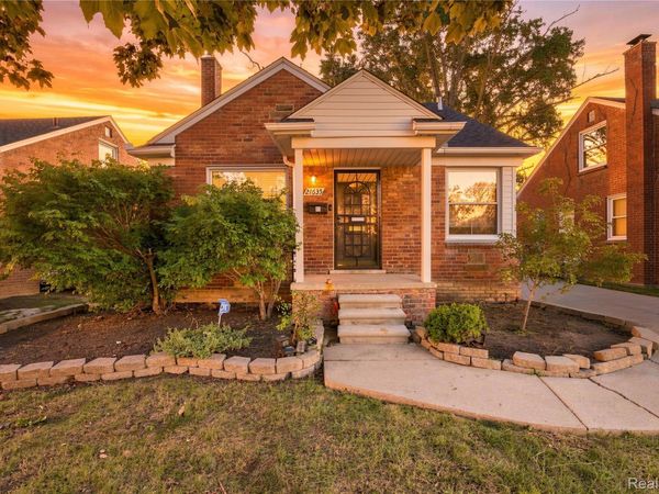 21635 Bournemouth Street, Harper Woods, Mi 48225