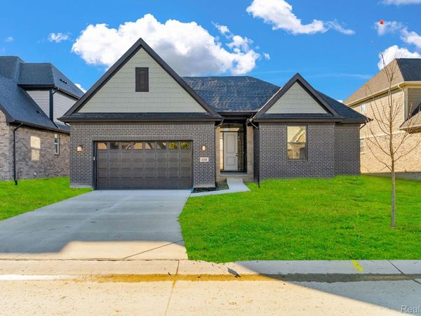 4139 Blossom Drive, Sterling Heights, Mi 48314