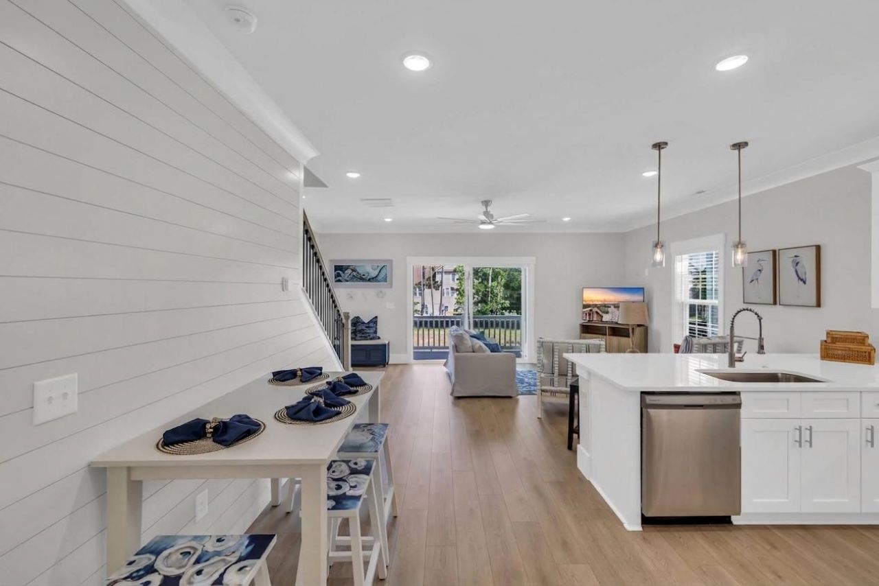 2304 Seaseeker Ln. Photo 12