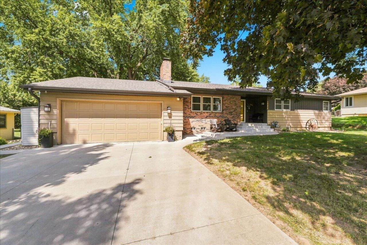 19906 Northern Pine Road, Council Bluffs, IA 51503 Main Photo