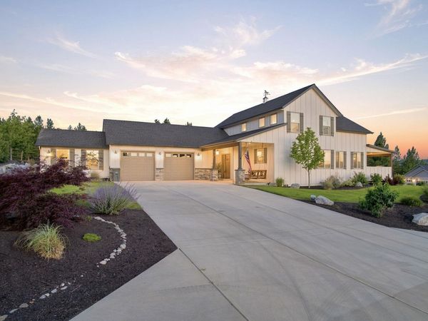 60872 Westview Dr, Nine Mile Falls, WA 99026