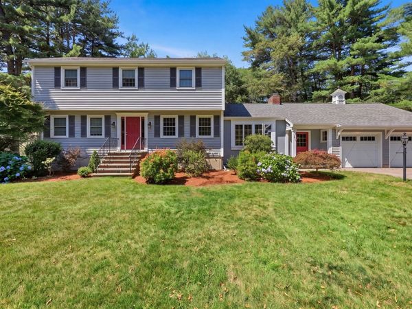5 Regis Rd, Andover, MA 01810