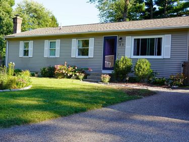 31 Lavender Ln, Springfield, MA 01129