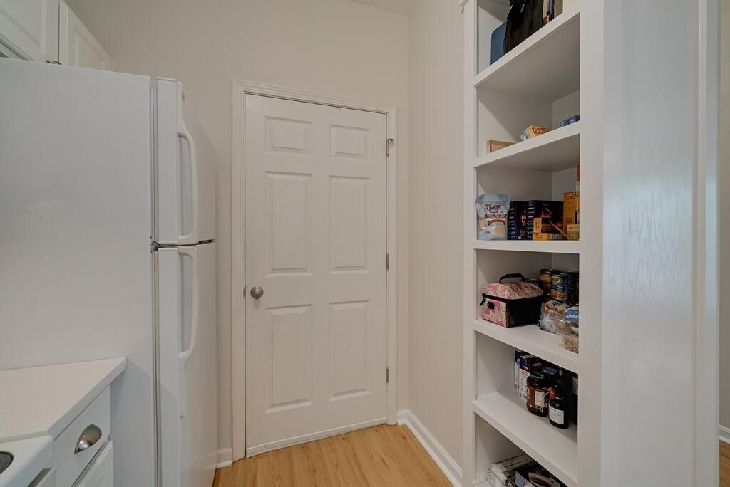 1600 Long Grove Drive Photo 10