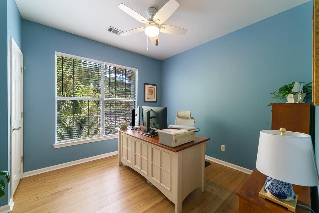 1600 Long Grove Drive Photo 11
