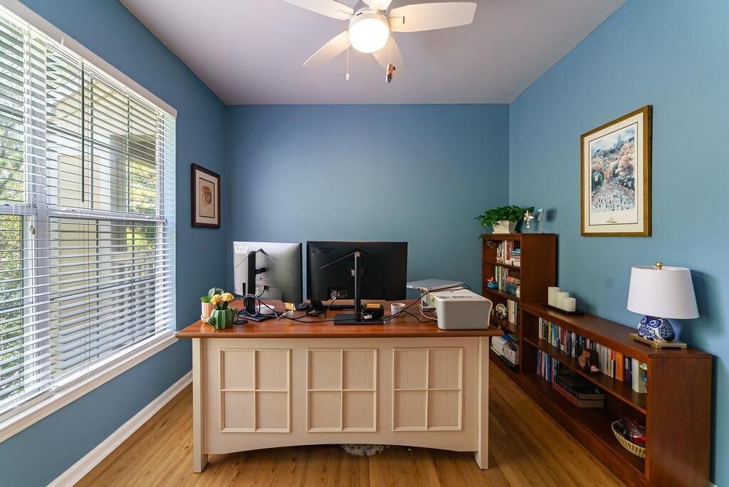 1600 Long Grove Drive Photo 12