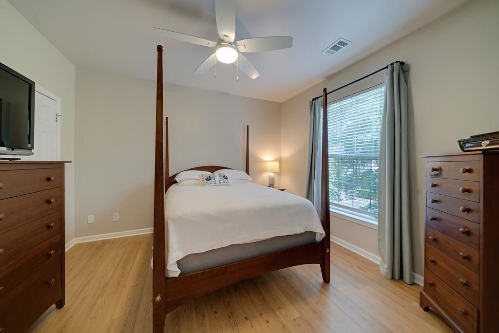 1600 Long Grove Drive Photo 14