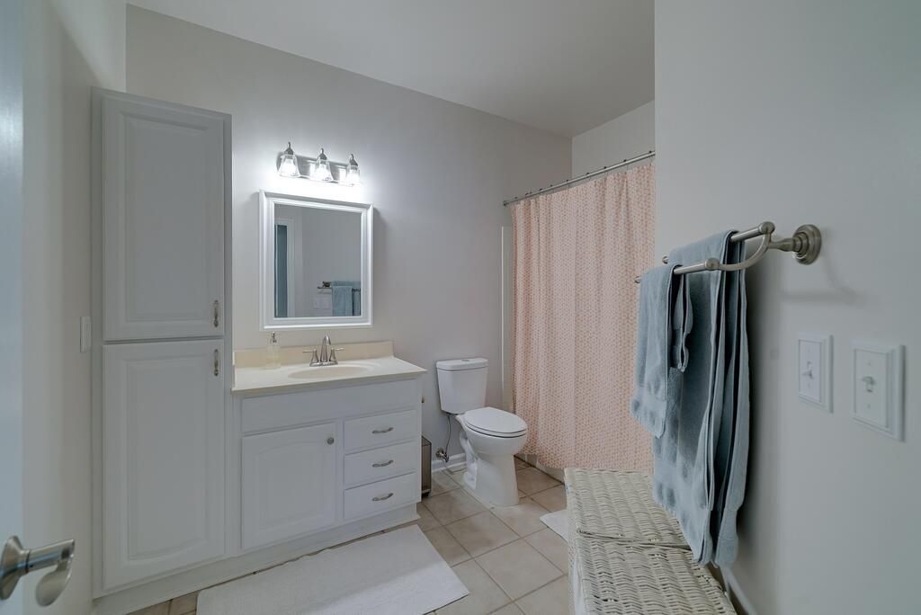 1600 Long Grove Drive Photo 17