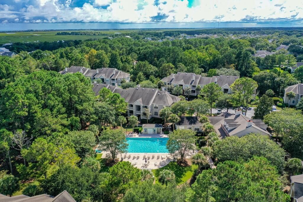 1600 Long Grove Drive Photo 25